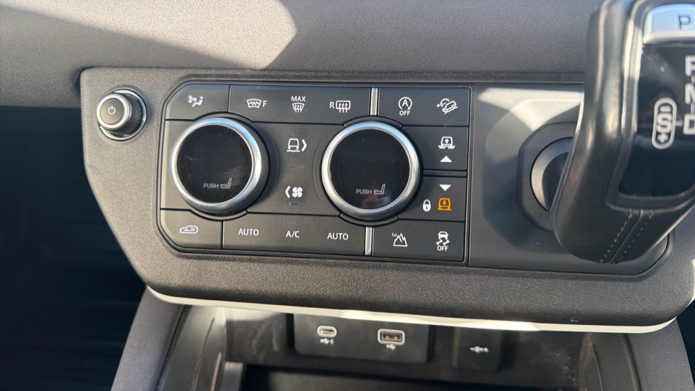 Land Rover Defender 3.0 D250 SE 110 5dr Auto Diesel Estate - Image 31
