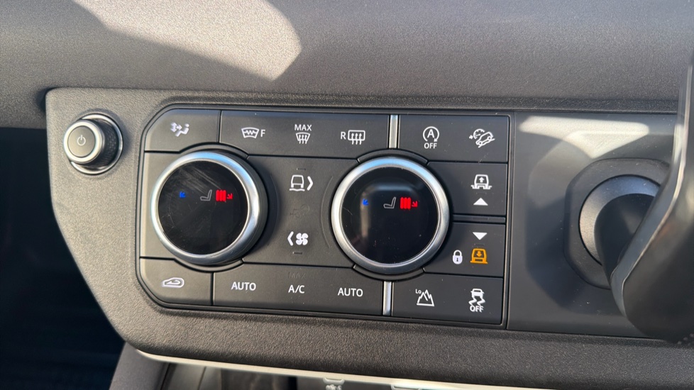 Land Rover Defender 3.0 D250 SE 110 5dr Auto Diesel Estate - Image 32