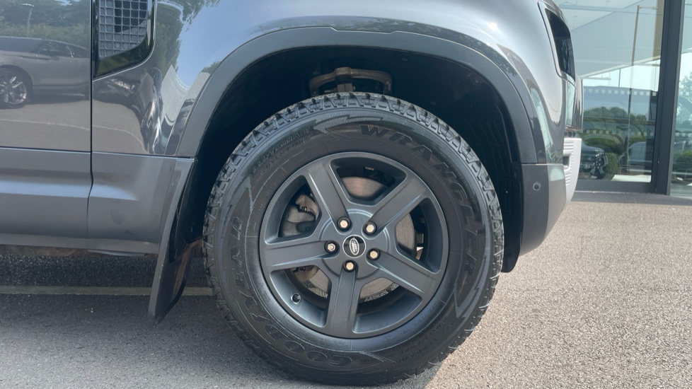 Land Rover Defender 90 Diesel 3.0 D200 Hard Top Auto - Image 8