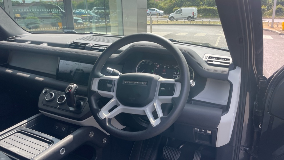 Land Rover Defender 90 Diesel 3.0 D200 Hard Top Auto - Image 15