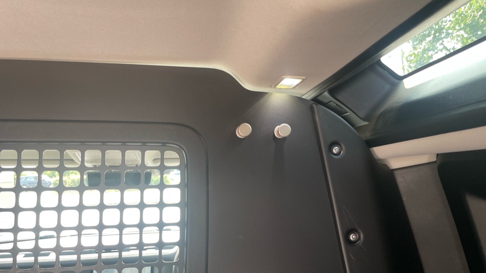 Land Rover Defender 90 Diesel 3.0 D200 Hard Top Auto - Image 21