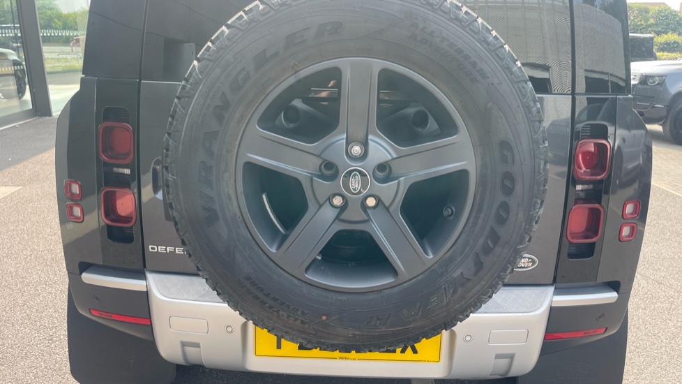 Land Rover Defender 90 Diesel 3.0 D200 Hard Top Auto - Image 24