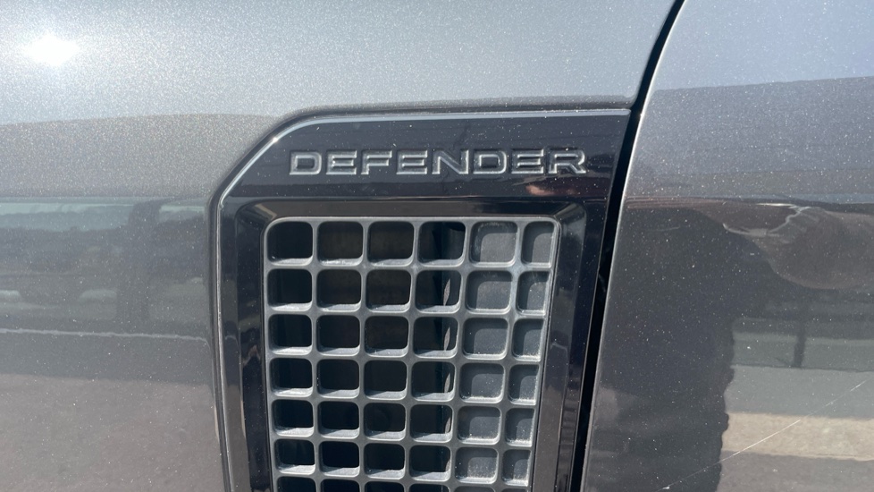 Land Rover Defender 90 Diesel 3.0 D200 Hard Top Auto - Image 26