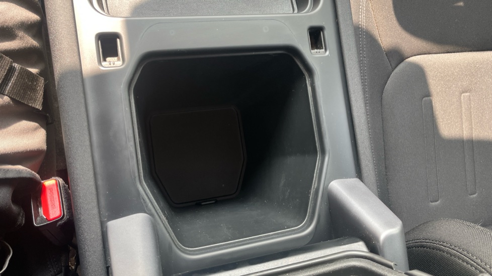 Land Rover Defender 90 Diesel 3.0 D200 Hard Top Auto - Image 32