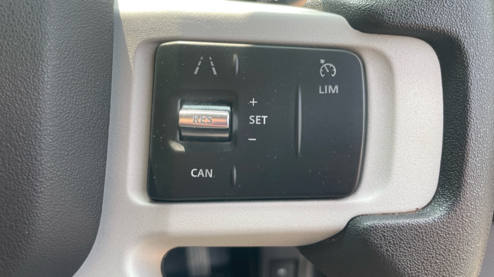 Land Rover Defender 90 Diesel 3.0 D200 Hard Top Auto - Image 39