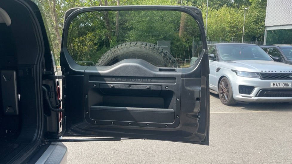 Land Rover Defender 90 Diesel 3.0 D200 Hard Top Auto - Image 46