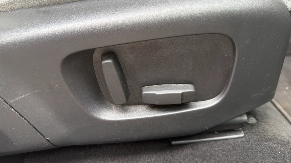 Land Rover Range Rover Evoque 2.0 P200 S 5dr Auto Petrol Hatchback - Image 21