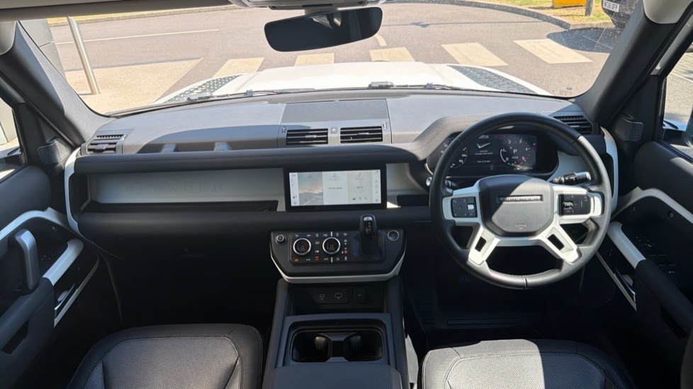 Land Rover Defender 3.0 D250 X-Dynamic SE 110 5dr Auto Diesel Estate - Image 9
