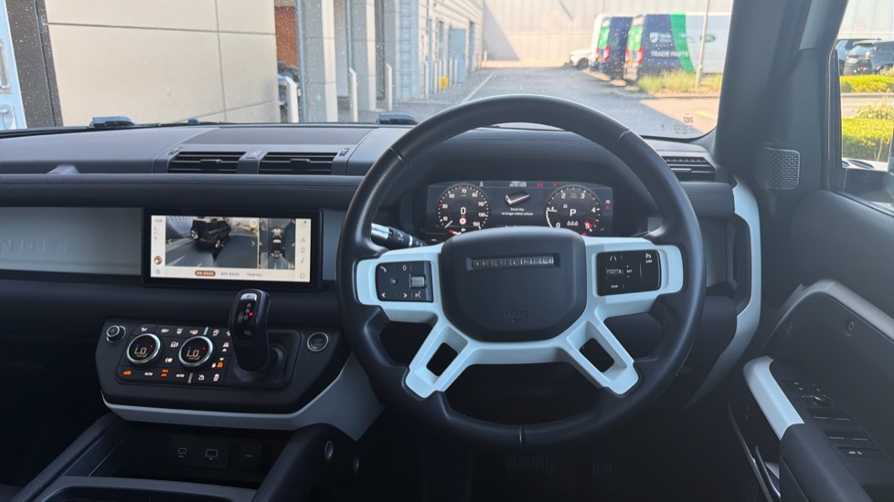 Land Rover Defender 3.0 D250 X-Dynamic SE 110 5dr Auto Diesel Estate - Image 15