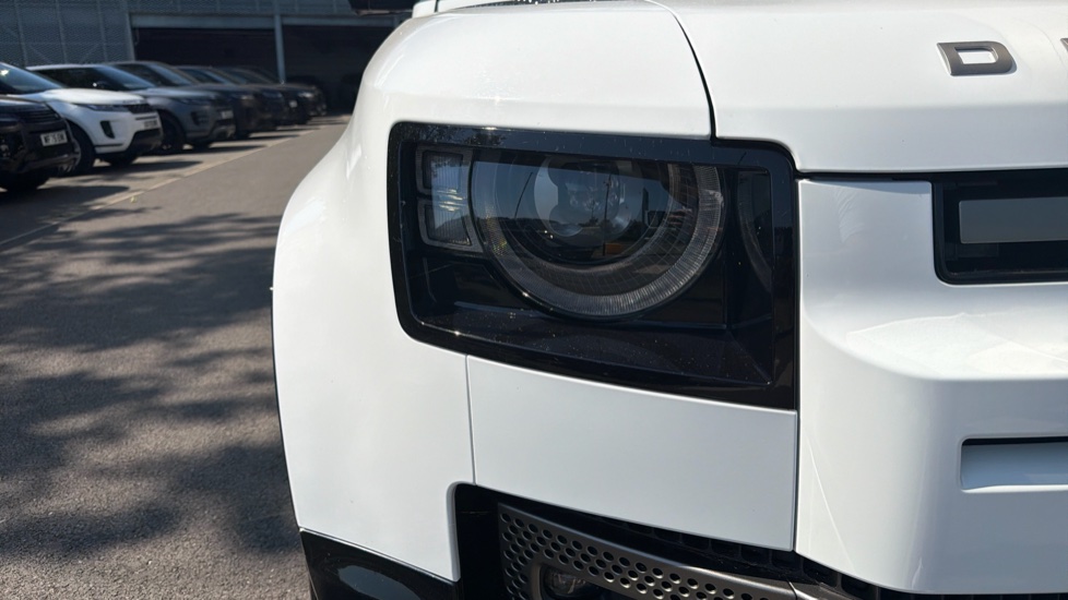 Land Rover Defender 3.0 D250 X-Dynamic SE 110 5dr Auto Diesel Estate - Image 17
