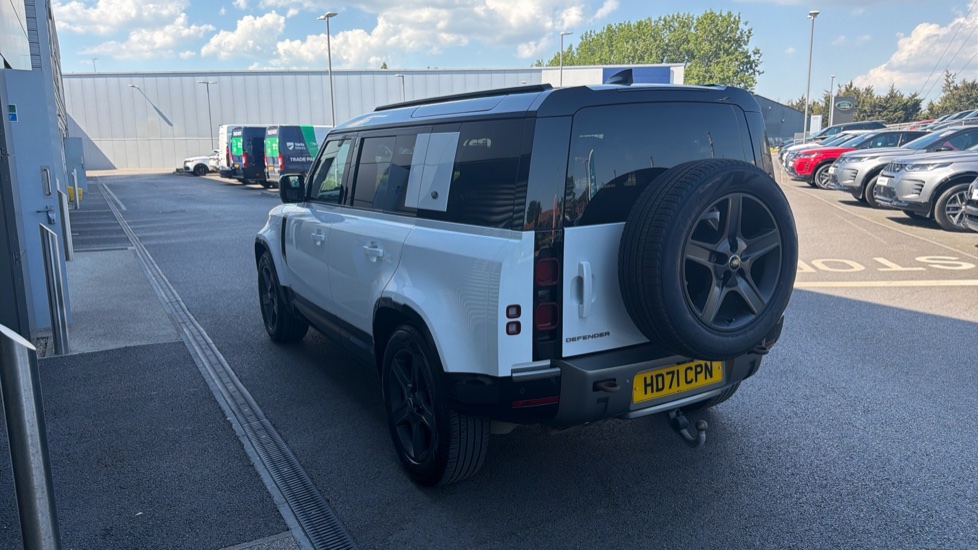 Land Rover Defender 3.0 D250 X-Dynamic SE 110 5dr Auto Diesel Estate - Image 30