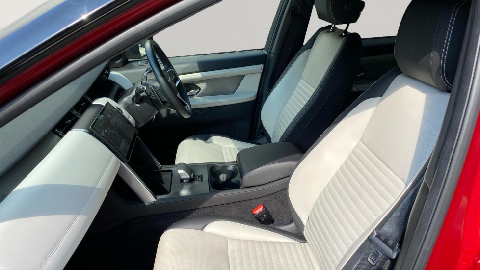 Land Rover Discovery Sport 2.0 D200 Dynamic HSE 5dr Auto [7 Seat] Diesel Station Wagon - Image 3