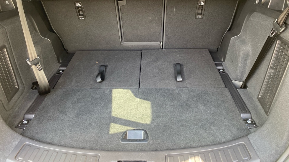 Land Rover Discovery Sport 2.0 D200 Dynamic HSE 5dr Auto [7 Seat] Diesel Station Wagon - Image 39