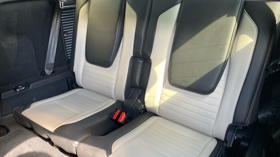 Land Rover Discovery Sport 2.0 D200 Dynamic HSE 5dr Auto [7 Seat] Diesel Station Wagon - Image 49