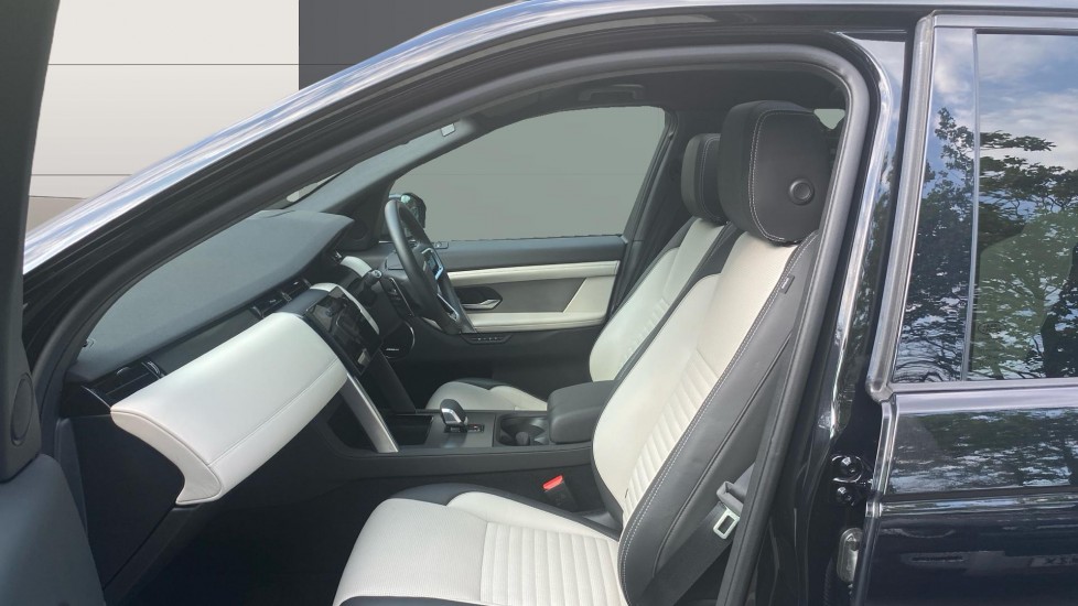 Land Rover Discovery Sport 2.0 D200 Dynamic HSE 5dr Auto [7 Seat] Diesel Station Wagon - Image 3
