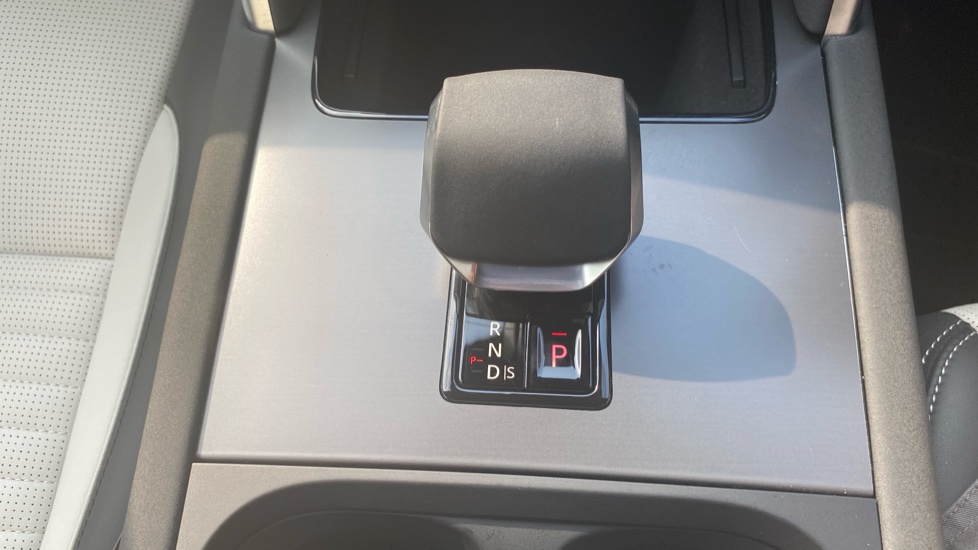 Land Rover Discovery Sport 2.0 D200 Dynamic HSE 5dr Auto [7 Seat] Diesel Station Wagon - Image 14