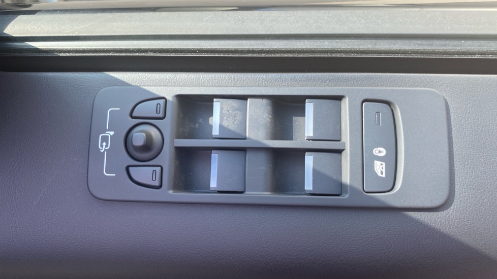 Land Rover Discovery Sport 2.0 D200 Dynamic HSE 5dr Auto [7 Seat] Diesel Station Wagon - Image 29