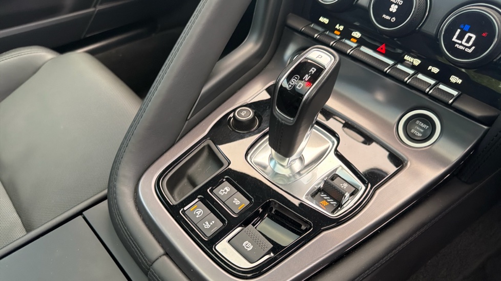 Jaguar F-Type 5.0 P450 Supercharged V8 75 2dr Auto AWD Petrol Coupe - Image 13