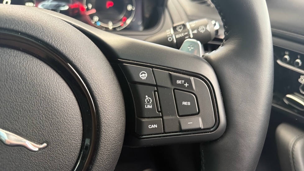 Jaguar F-Type 5.0 P450 Supercharged V8 75 2dr Auto AWD Petrol Coupe - Image 27