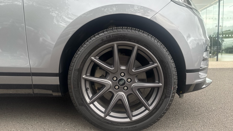 Land Rover Range Rover Velar 2.0 P400e R-Dynamic HSE 5dr Auto Estate - Image 8