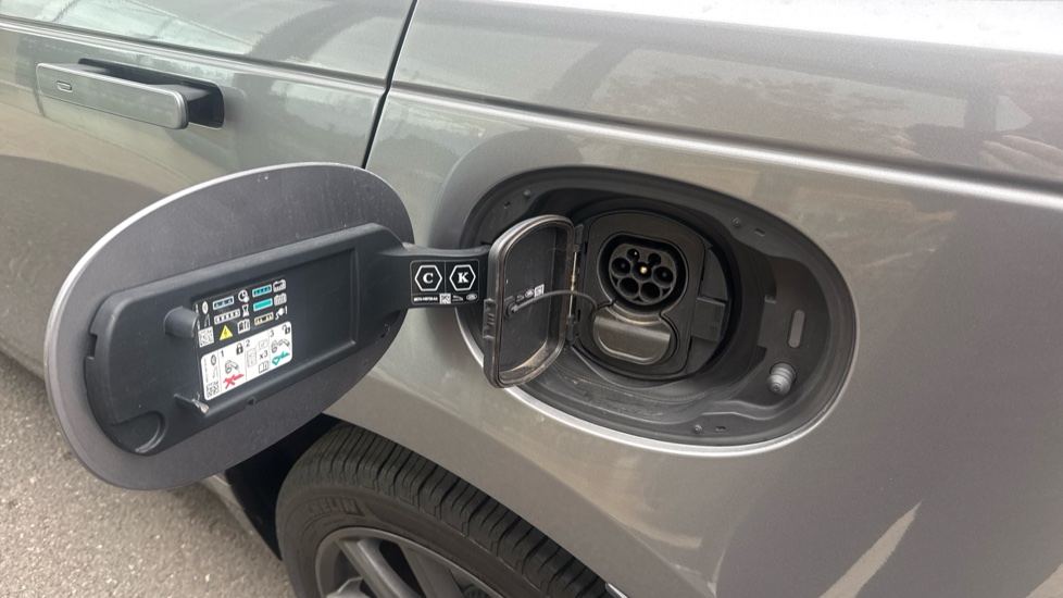 Land Rover Range Rover Velar 2.0 P400e R-Dynamic HSE 5dr Auto Estate - Image 38