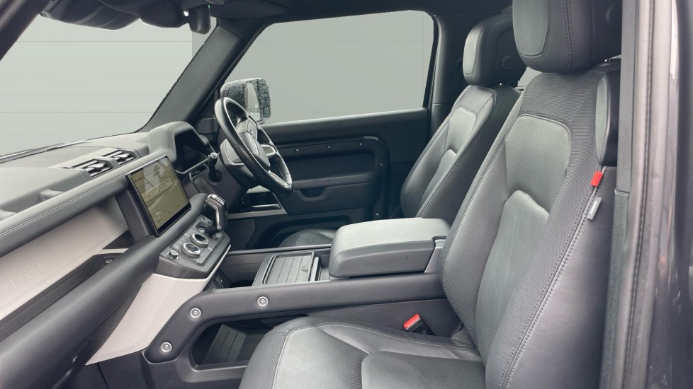 Land Rover Defender 3.0 D250 X-Dynamic HSE 90 3dr Auto Diesel Estate - Image 3
