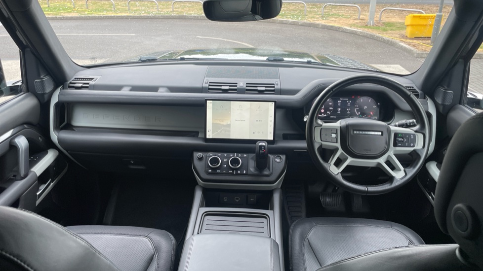 Land Rover Defender 3.0 D250 X-Dynamic HSE 90 3dr Auto Diesel Estate - Image 9