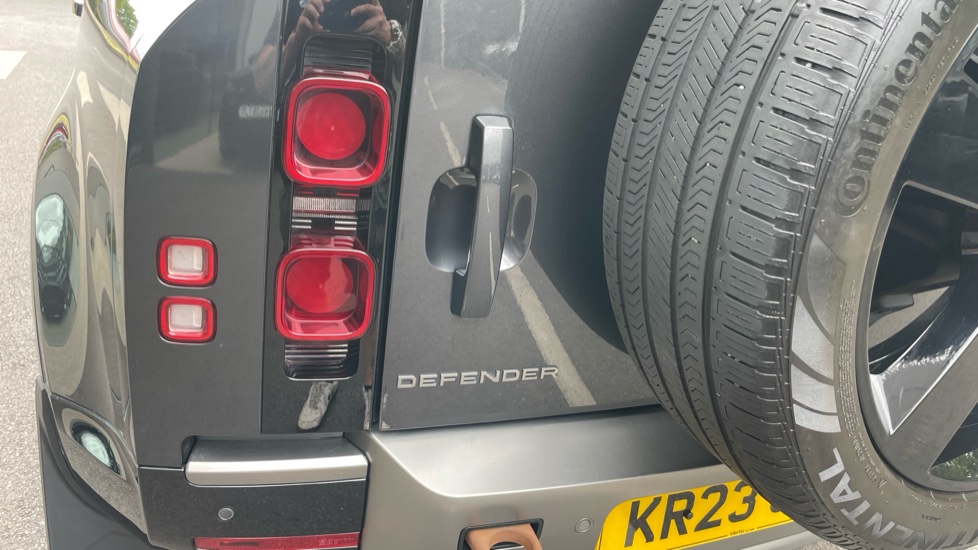 Land Rover Defender 3.0 D250 X-Dynamic HSE 90 3dr Auto Diesel Estate - Image 19