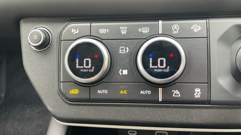 Land Rover Defender 3.0 D250 X-Dynamic HSE 90 3dr Auto Diesel Estate - Image 46