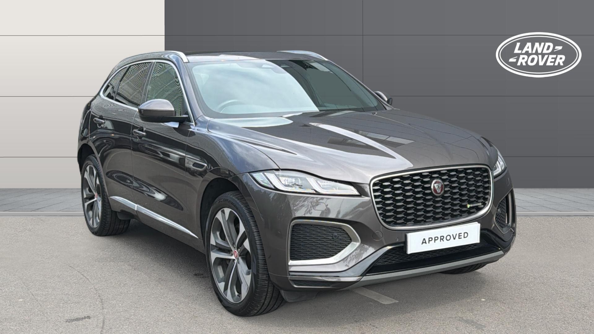 Jaguar F-PACE listing photo