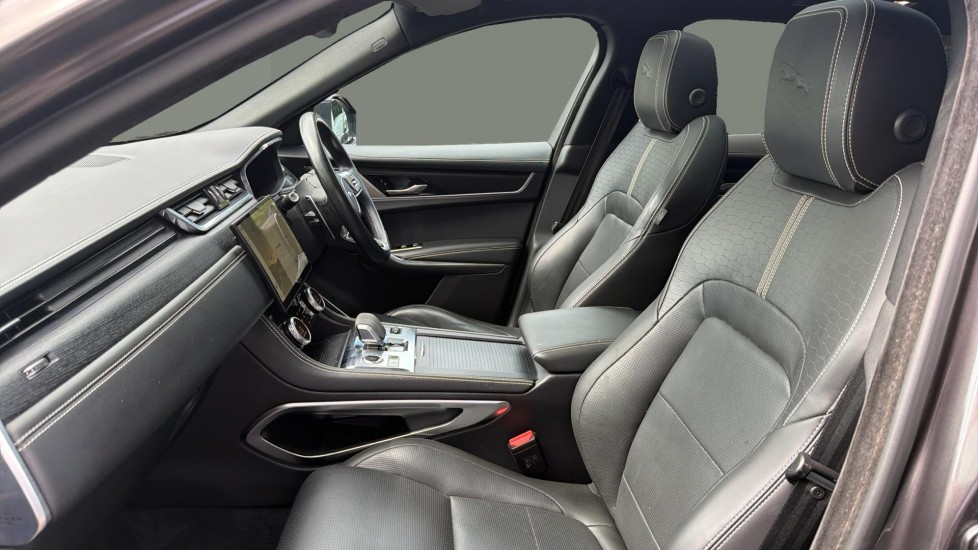 Jaguar F-Pace 3.0 D300 R-Dynamic HSE 5dr Auto AWD Diesel Estate - Image 3