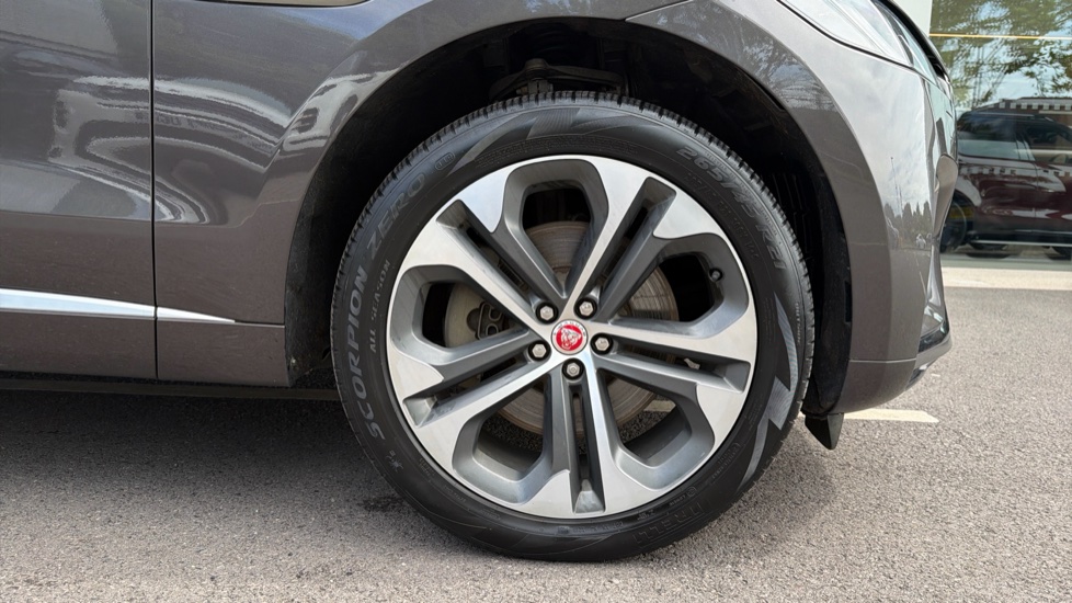 Jaguar F-Pace 3.0 D300 R-Dynamic HSE 5dr Auto AWD Diesel Estate - Image 8