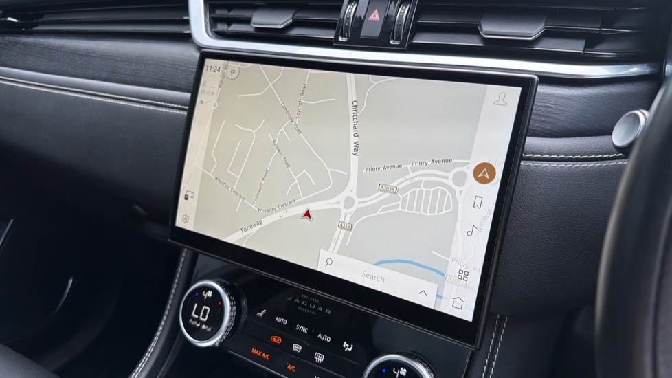 Jaguar F-Pace 3.0 D300 R-Dynamic HSE 5dr Auto AWD Diesel Estate - Image 11