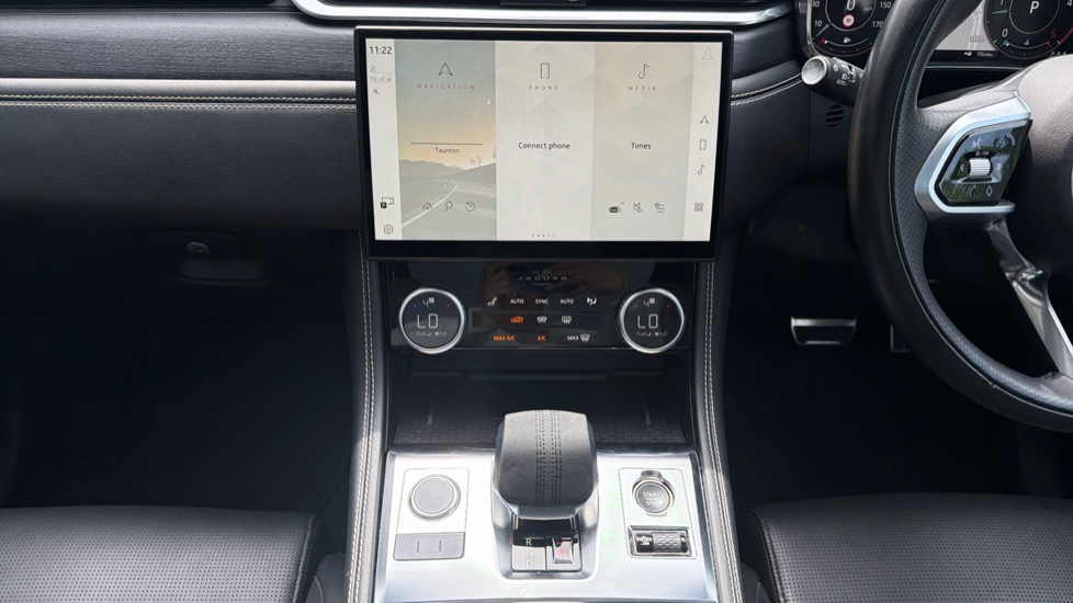 Jaguar F-Pace 3.0 D300 R-Dynamic HSE 5dr Auto AWD Diesel Estate - Image 14