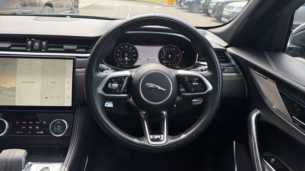 Jaguar F-Pace 3.0 D300 R-Dynamic HSE 5dr Auto AWD Diesel Estate - Image 15