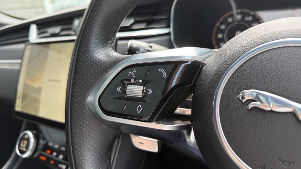 Jaguar F-Pace 3.0 D300 R-Dynamic HSE 5dr Auto AWD Diesel Estate - Image 26
