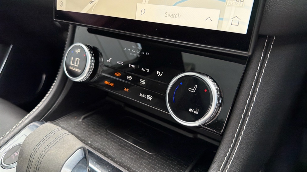 Jaguar F-Pace 3.0 D300 R-Dynamic HSE 5dr Auto AWD Diesel Estate - Image 28