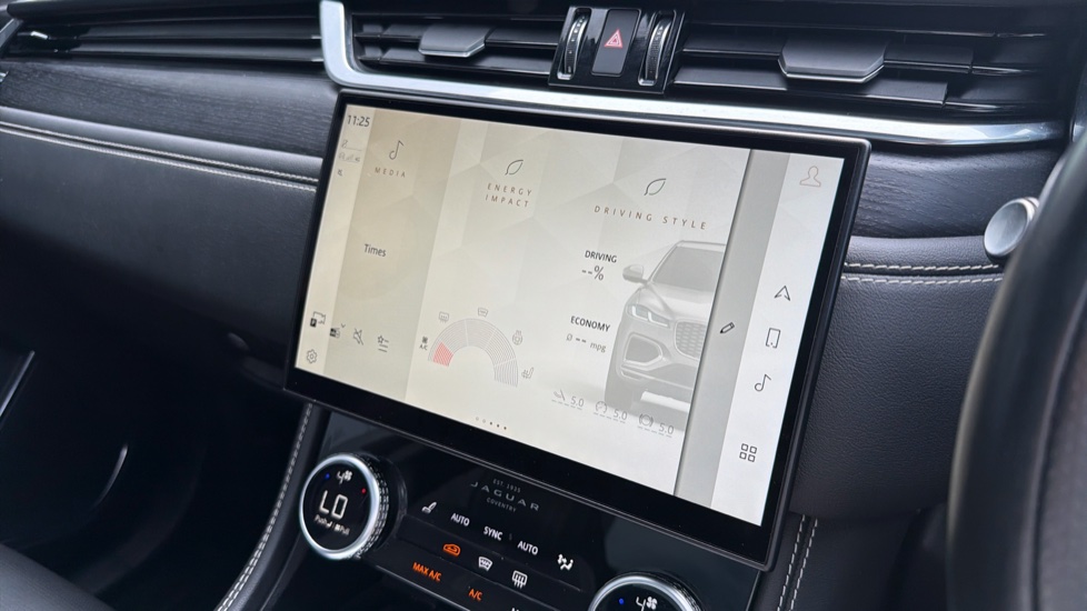 Jaguar F-Pace 3.0 D300 R-Dynamic HSE 5dr Auto AWD Diesel Estate - Image 32