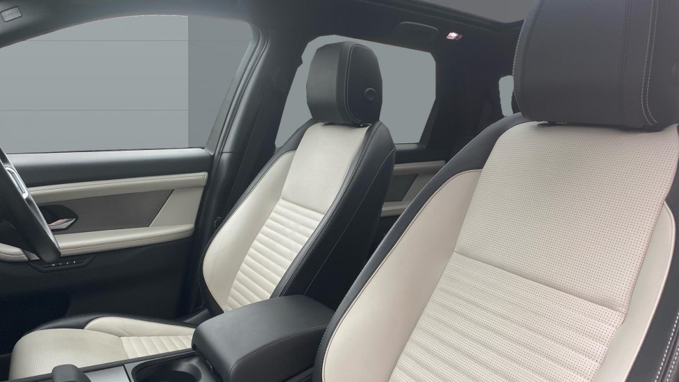 Land Rover Discovery Sport 2.0 D200 Dynamic HSE 5dr Auto [7 Seat] Diesel Station Wagon - Image 3