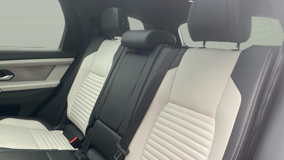 Land Rover Discovery Sport 2.0 D200 Dynamic HSE 5dr Auto [7 Seat] Diesel Station Wagon - Image 4