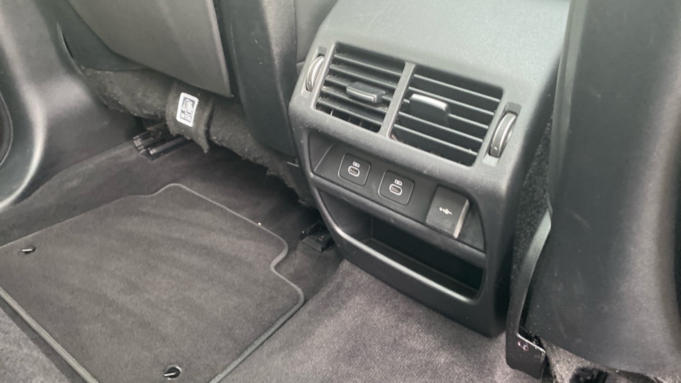 Land Rover Discovery Sport 2.0 D200 Dynamic HSE 5dr Auto [7 Seat] Diesel Station Wagon - Image 18