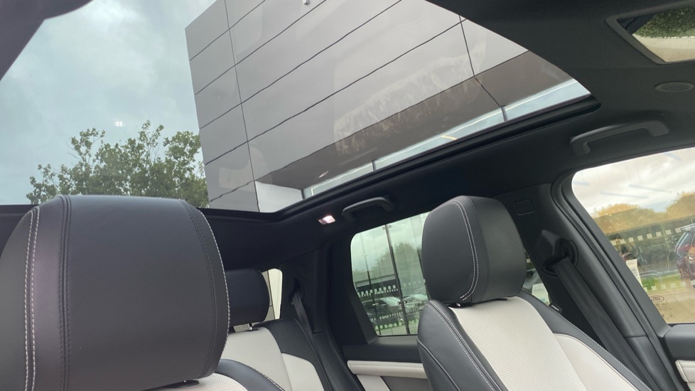 Land Rover Discovery Sport 2.0 D200 Dynamic HSE 5dr Auto [7 Seat] Diesel Station Wagon - Image 21