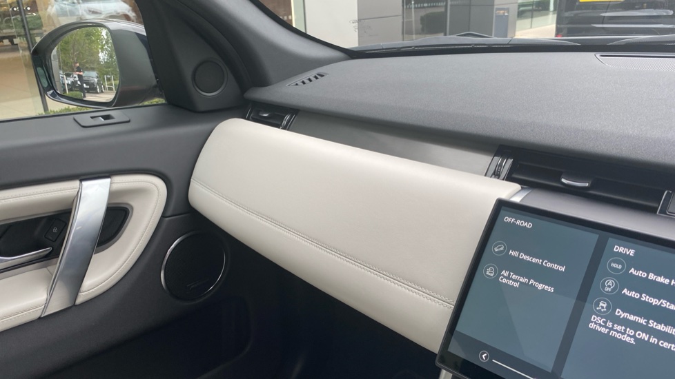 Land Rover Discovery Sport 2.0 D200 Dynamic HSE 5dr Auto [7 Seat] Diesel Station Wagon - Image 25