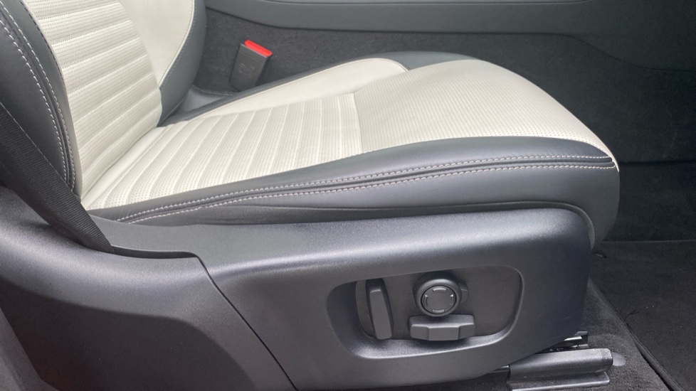 Land Rover Discovery Sport 2.0 D200 Dynamic HSE 5dr Auto [7 Seat] Diesel Station Wagon - Image 49