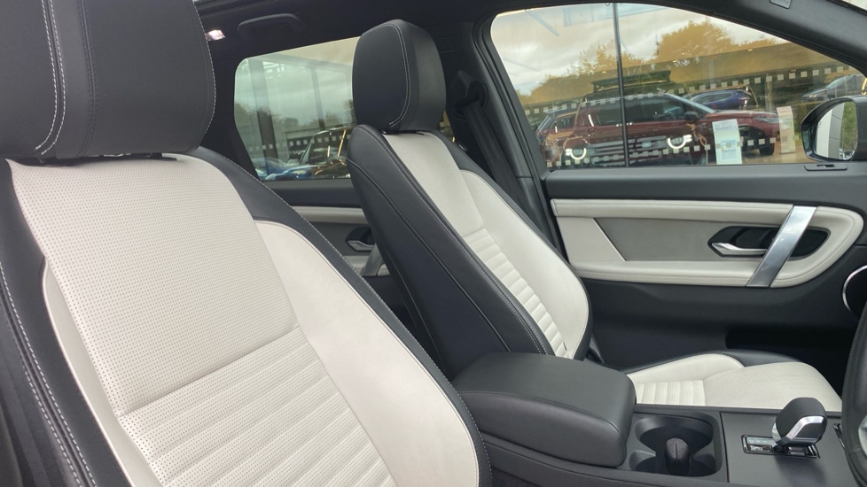 Land Rover Discovery Sport 2.0 D200 Dynamic HSE 5dr Auto [7 Seat] Diesel Station Wagon - Image 50