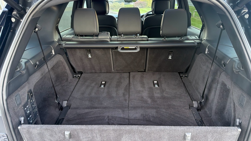 Land Rover Discovery 3.0 D350 Dynamic HSE 5dr Auto Diesel Station Wagon - Image 10
