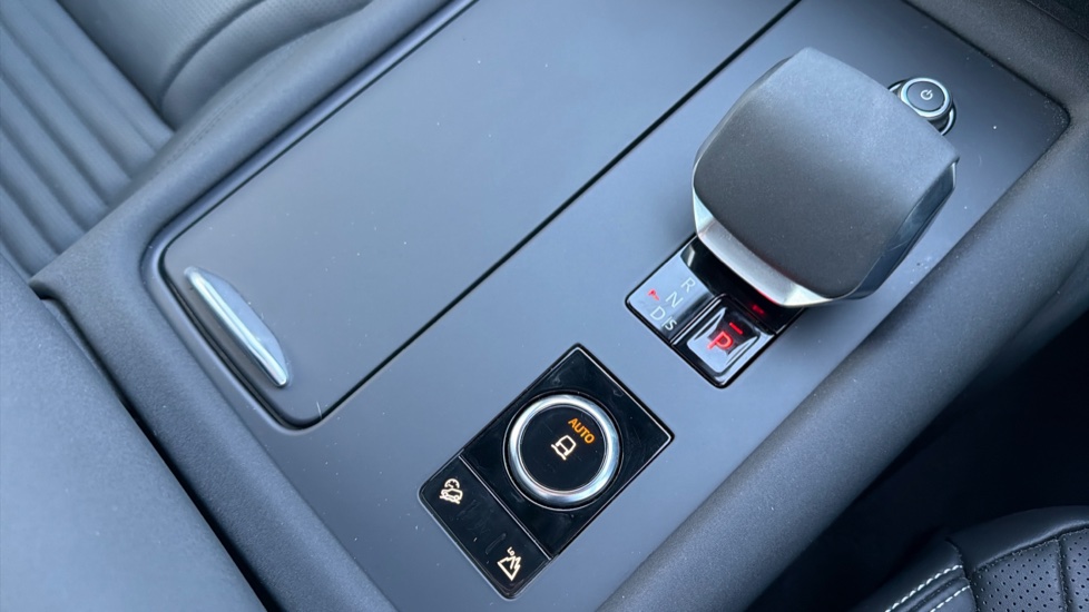 Land Rover Discovery 3.0 D350 Dynamic HSE 5dr Auto Diesel Station Wagon - Image 13