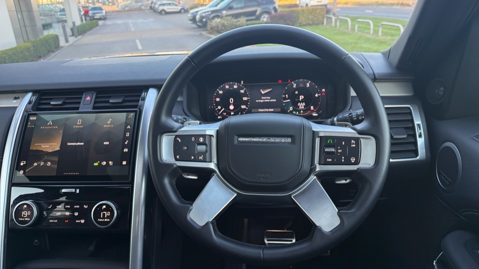 Land Rover Discovery 3.0 D350 Dynamic HSE 5dr Auto Diesel Station Wagon - Image 15