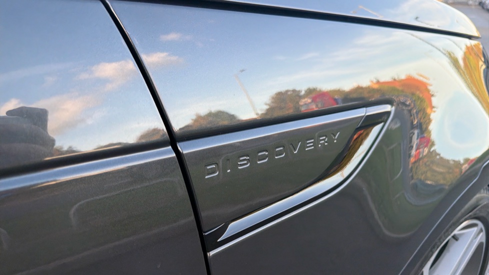Land Rover Discovery 3.0 D350 Dynamic HSE 5dr Auto Diesel Station Wagon - Image 21