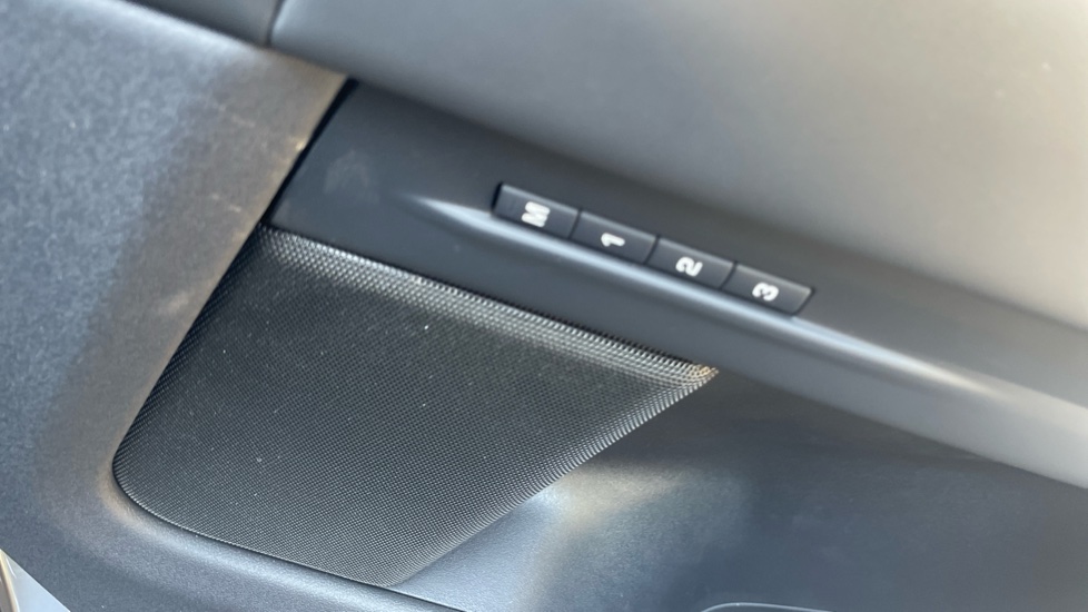 Land Rover Range Rover Evoque 2.0 D200 Autobiography 5dr Auto Diesel Hatchback - Image 34